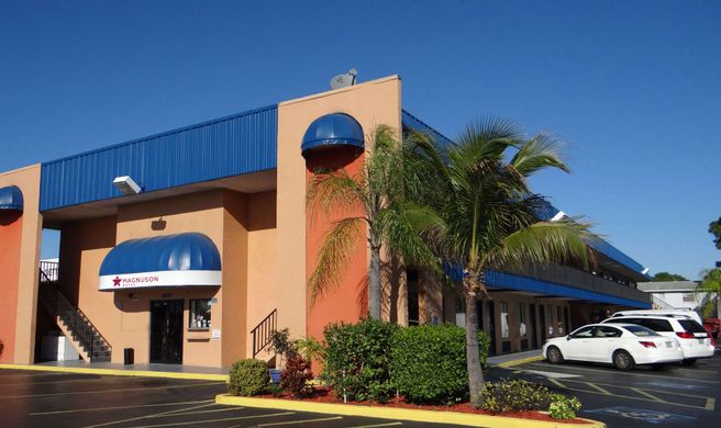 Magnuson Hotel Bradenton Exterior