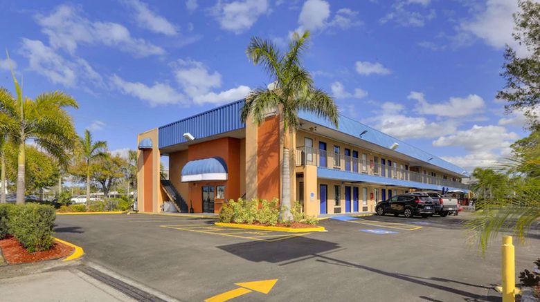 <b>Magnuson Hotel Bradenton Exterior</b>. Images powered by <a href="https://www.leonardoworldwide.com/" title="Leonardo Worldwide" target="_blank">Leonardo</a>.