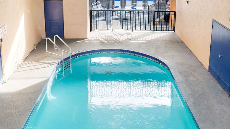 Magnuson Hotel Bradenton Pool