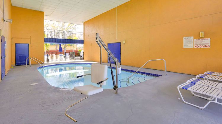 Magnuson Hotel Bradenton Pool