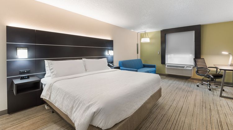 Holiday Inn Express Columbus Downtown Room