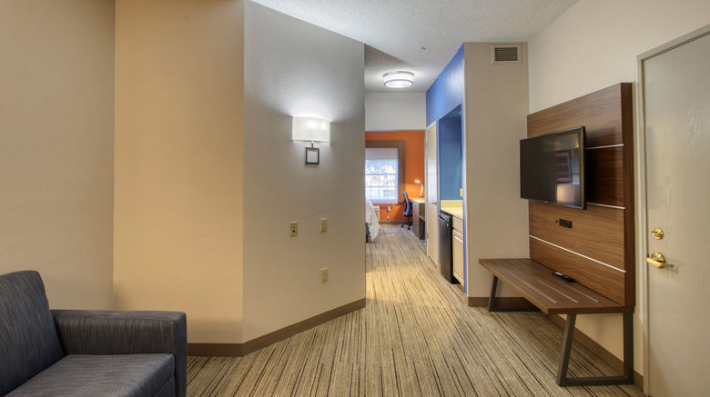 <b>Holiday Inn Express & Suites Room</b>. Images powered by <a href="https://www.leonardoworldwide.com/" title="Leonardo Worldwide" target="_blank">Leonardo</a>.
