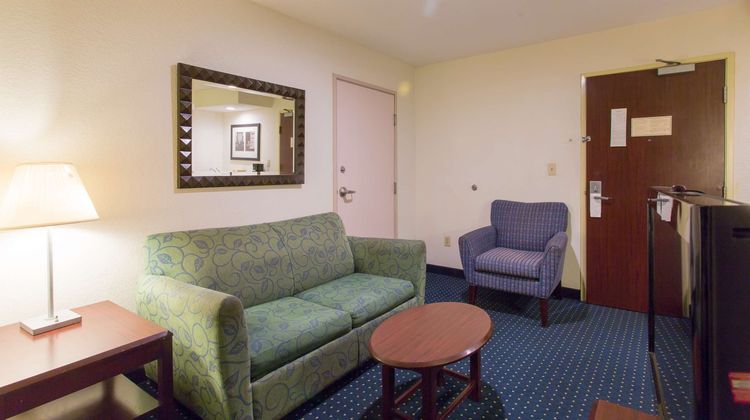 Studios & Suites 4 Less Room