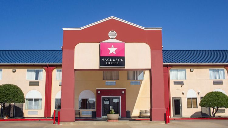 Magnuson Hotel Sand Springs Exterior