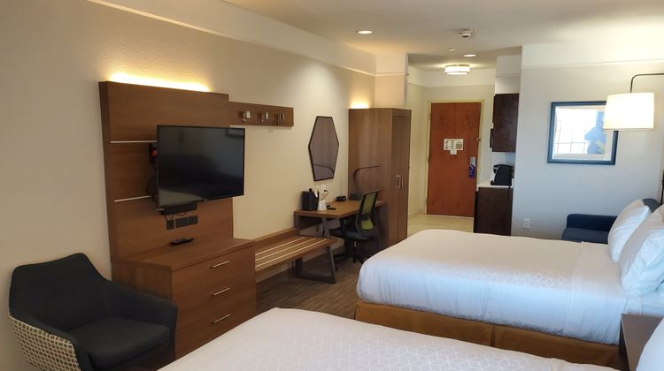 Holiday Inn Express & Suites Galveston W Suite
