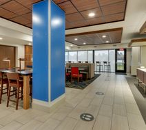 Holiday Inn Express Hotel & Suites-Troy Lobby