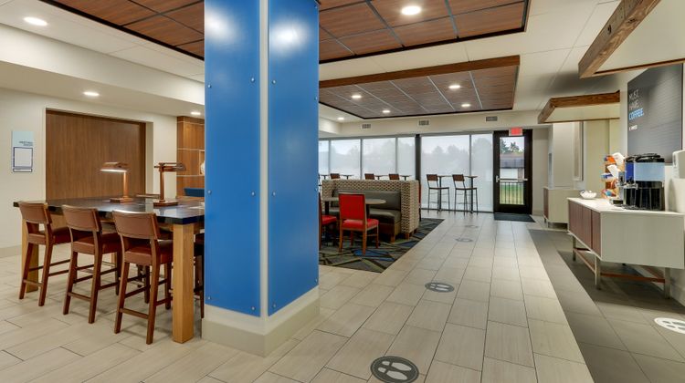 Holiday Inn Express Hotel & Suites-Troy Lobby