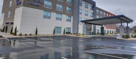 Holiday Inn Exp & Sts Greenville-Taylors Exterior