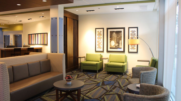 Holiday Inn Express & Suites Latta Lobby