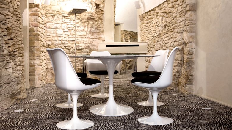 <b>Hotel Le Place D'Armes Ballroom</b>. Images powered by <a href="https://www.leonardoworldwide.com/" title="Leonardo Worldwide" target="_blank">Leonardo</a>.