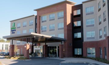 Holiday Inn Express & Suites Summerville