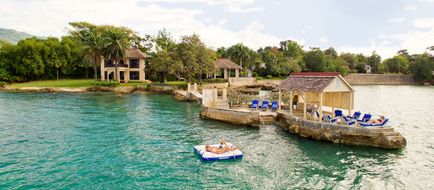 Bluefields Bay Villas Exterior