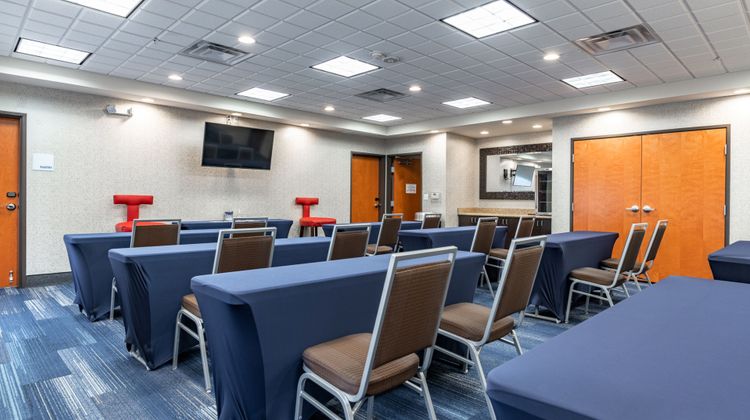 Holiday Inn Express & Suites Meeting