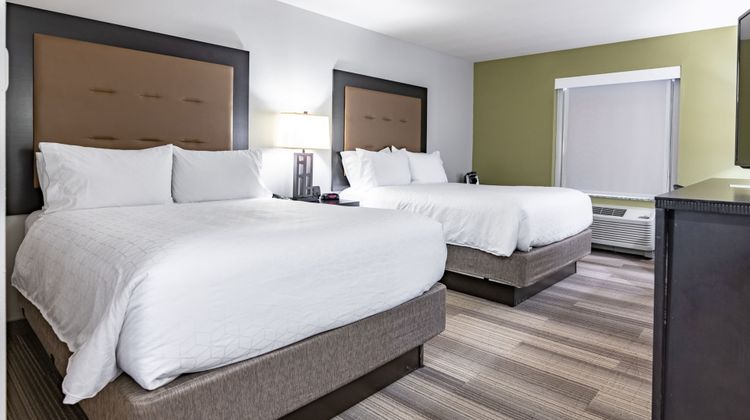 Holiday Inn Express & Suites Room