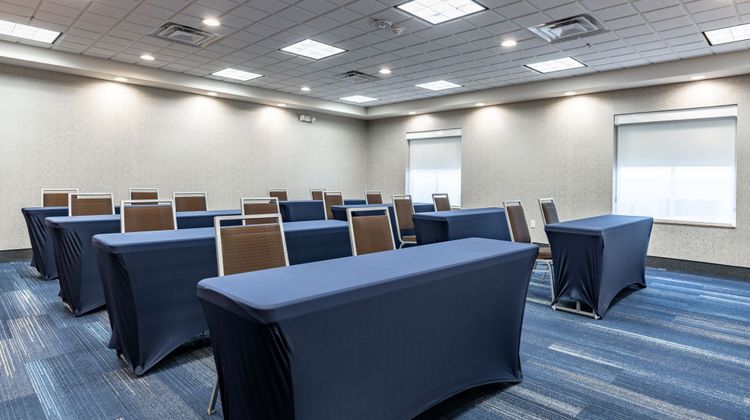 Holiday Inn Express & Suites Meeting
