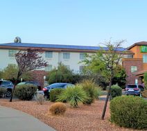 Holiday Inn Express Hotel & Suites Exterior