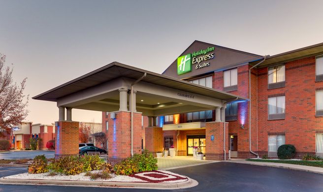 Holiday Inn Express & Suites Exterior