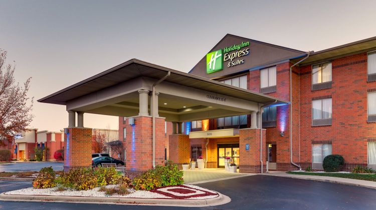 Holiday Inn Express & Suites Exterior