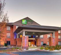 Holiday Inn Express & Suites Exterior