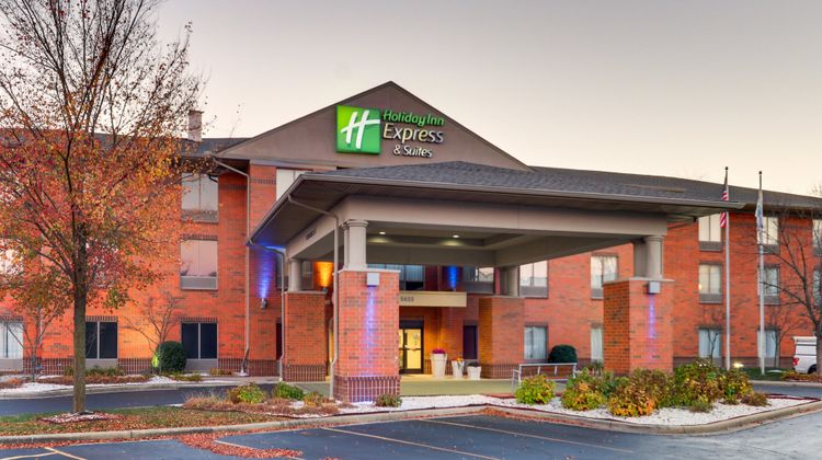 Holiday Inn Express & Suites Exterior