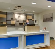 Holiday Inn Express & Suites Lobby
