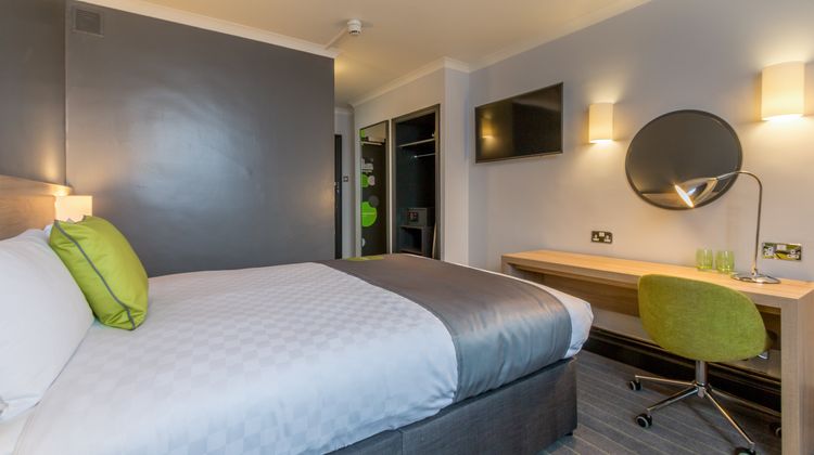 Thistle Express Luton Room