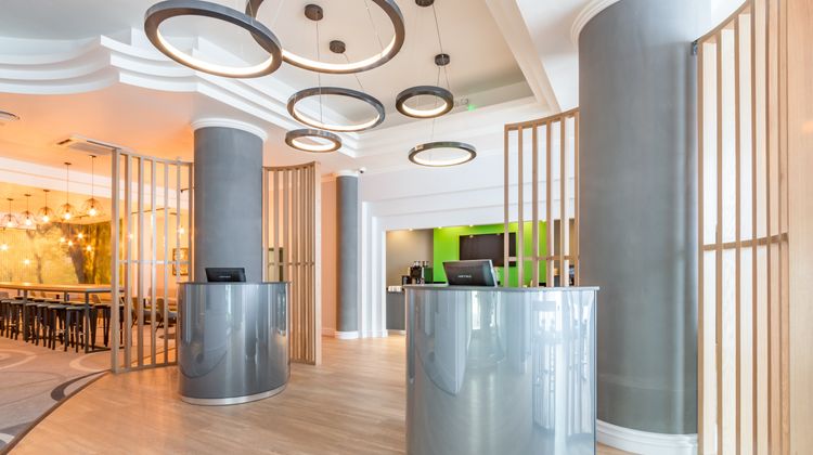 Thistle Express Luton Lobby