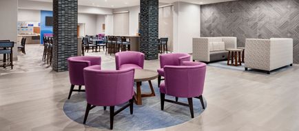 Holiday Inn Quantico Center Lobby