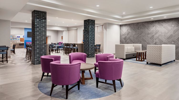 Holiday Inn Quantico Center Lobby