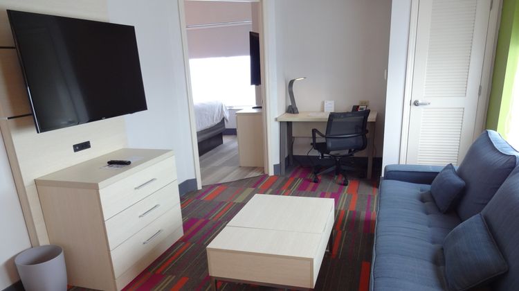 Holiday Inn Express Hotel & Suites Suite