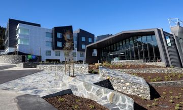 Holiday Inn Express & Suites Queenstown