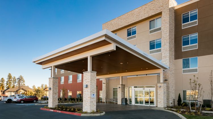 Holiday Inn Express & Suites Bend South Exterior