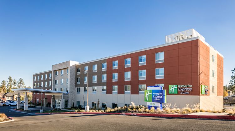 Holiday Inn Express & Suites Bend South Exterior