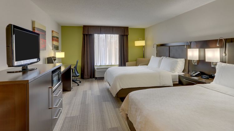 Holiday Inn Express & Suites Room