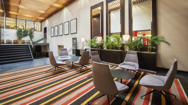Hotel Tropico Luanda Lobby