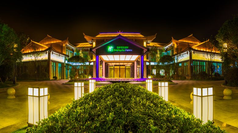 <b>Holiday Inn Express Guizhou Qinglong Exterior</b>. Images powered by <a href="https://www.leonardoworldwide.com/" title="Leonardo Worldwide" target="_blank">Leonardo</a>.