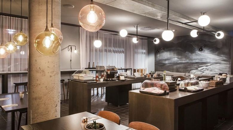 <b>Skuggi Hotel Restaurant</b>. Images powered by <a href="https://www.leonardoworldwide.com/" title="Leonardo Worldwide" target="_blank">Leonardo</a>.