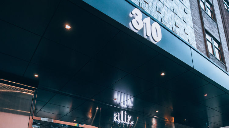 Aliz Hotel Times Square Exterior