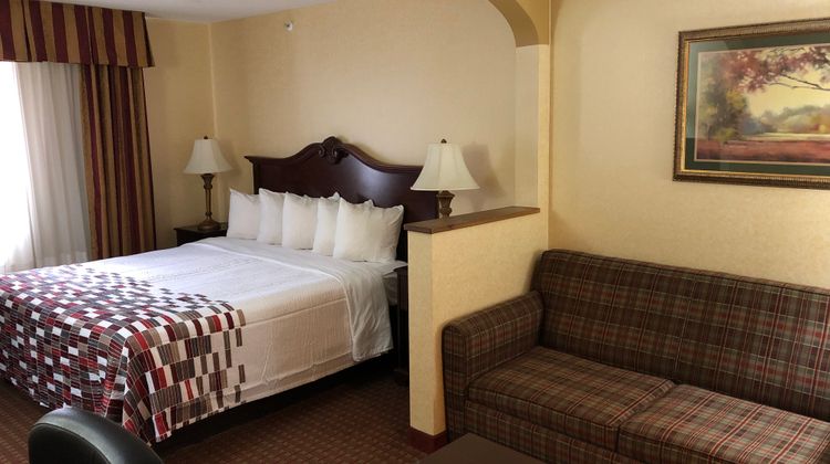 Red Roof Inn & Suites Chestertown Suite