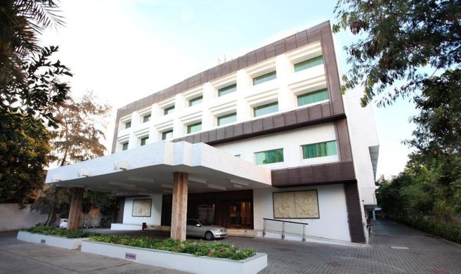 Abu Sarovar Portico Exterior