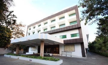 Abu Sarovar Portico