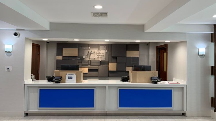 Holiday Inn Express Hotel & Suites Exterior