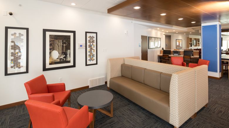 <b>Holiday Inn Express Hotel & Suites Lobby</b>. Images powered by <a href="https://www.leonardoworldwide.com/" title="Leonardo Worldwide" target="_blank">Leonardo</a>.