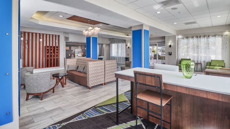 Holiday Inn Express Lobby