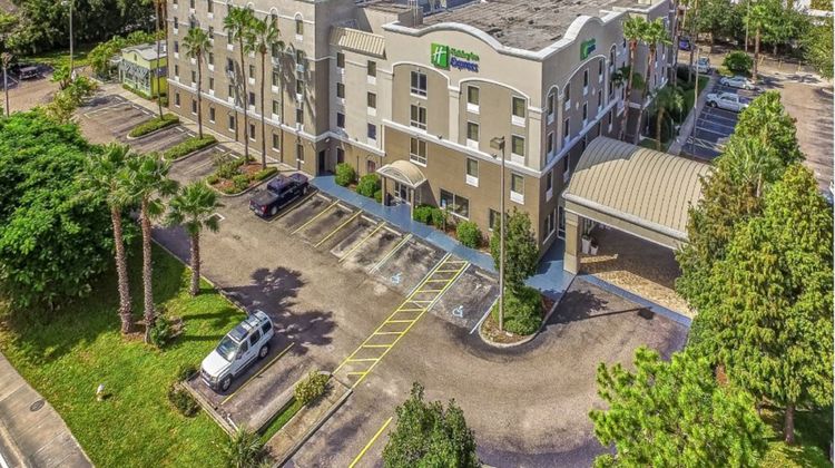 Holiday Inn Express Exterior