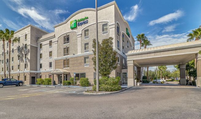 Holiday Inn Express Exterior