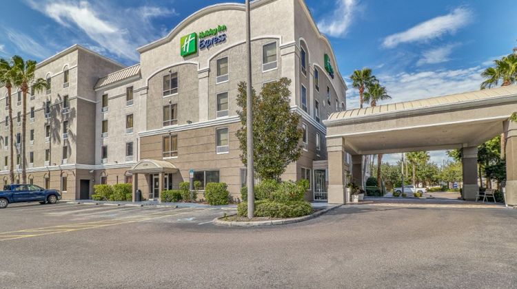 Holiday Inn Express Exterior