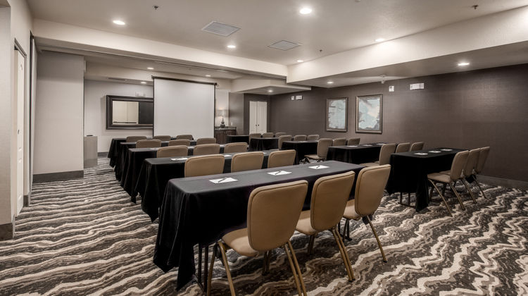 Holiday Inn Express & Suites Meeting