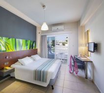 Mayfair Hotel and Apartment Hotel Room