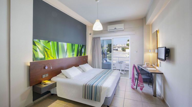 Mayfair Hotel and Apartment Hotel Room